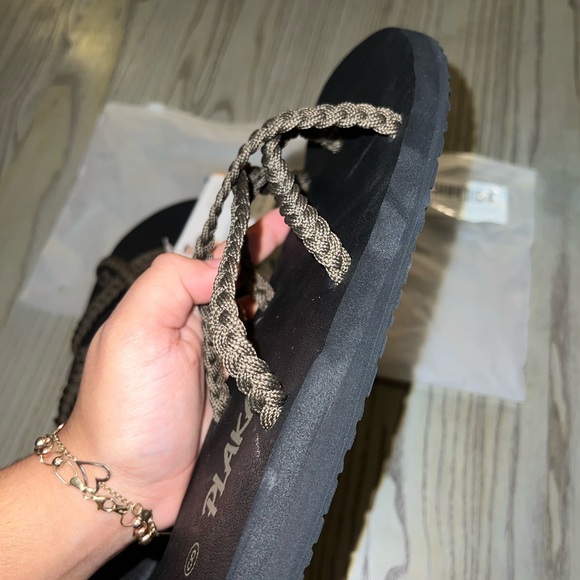 PLAKA flip flops splash sandals - Picture 5 of 10